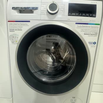 Bosch Serie4 Çamaşır Makinesi 9 Kg'lik Beyazlarda Mavi Leke Bırakıyor.