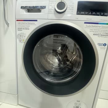 Bosch Serie4 Çamaşır Makinesi 9 Kg'lik Beyazlarda Mavi Leke Bırakıyor.