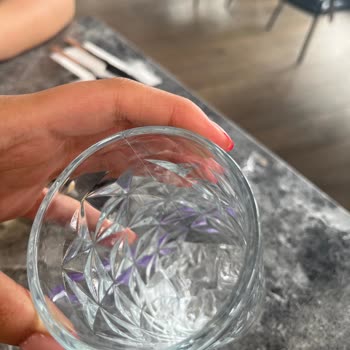 Uzay Pastanesi Şikayeti Kirli Bar