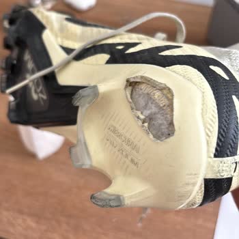 Nike Kramponum Tabanı Kırıldı