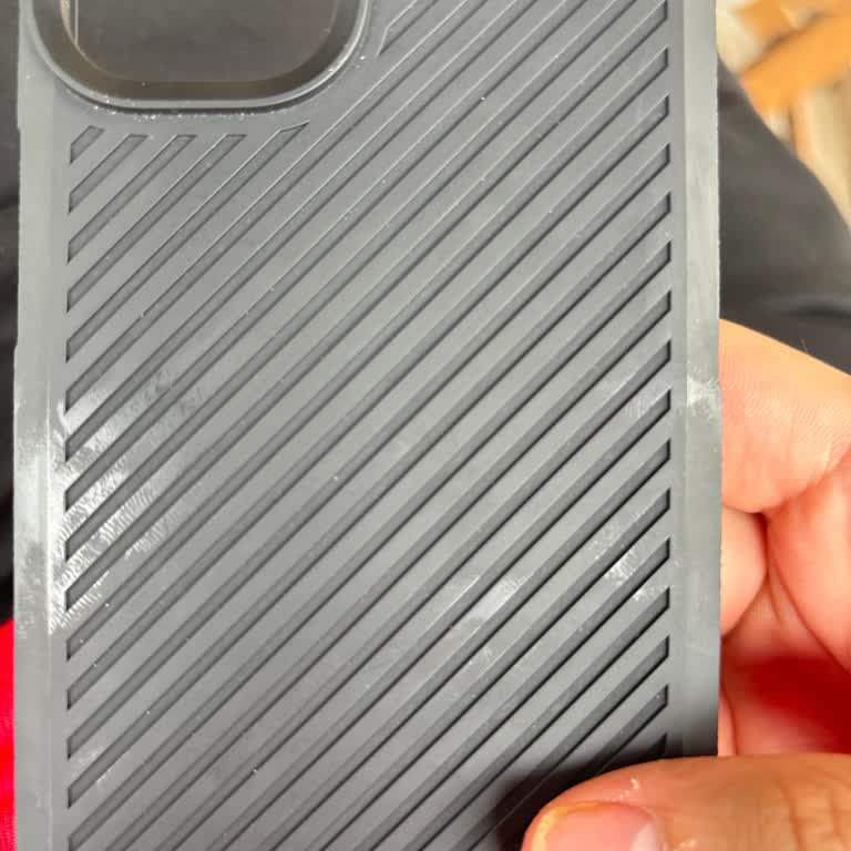 Spigen Türkiye Kılıfın Hemen Rengi Soyuldu