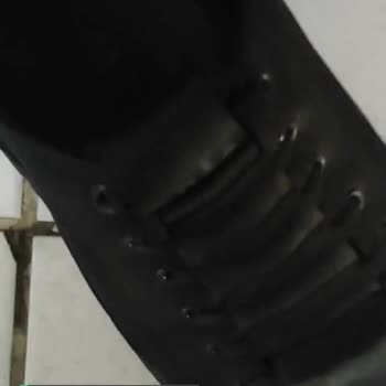 Guja Ayakkabı Kısa Sürede Yırtıldı