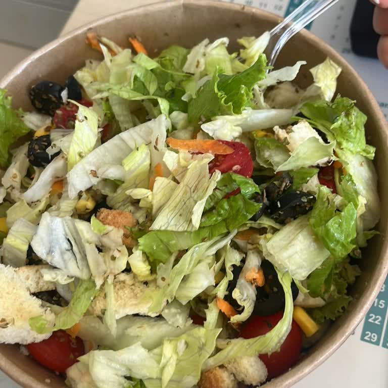 Avokado Salad (Antalya) Tavuklu Salatadan Ton Balığı Çıkması Ve Yeşilliklerin Yıkanmaması