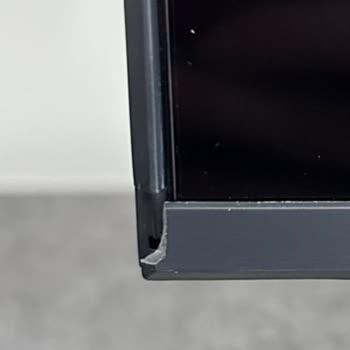 Samsung AU7000 Kutudan Çerçevesi Kırık Çıktı.