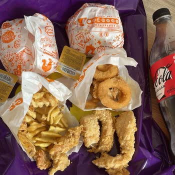 Popeyes Yiyeceklerinde Benzin Kokusu Var