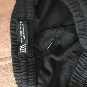 Zara'dan Siyah Keten Alırken Artık Düşünmek Gerekir