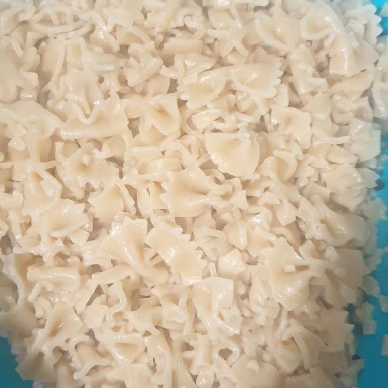 Piyale Makarnanın Dağılan Parçalanan Makarnası