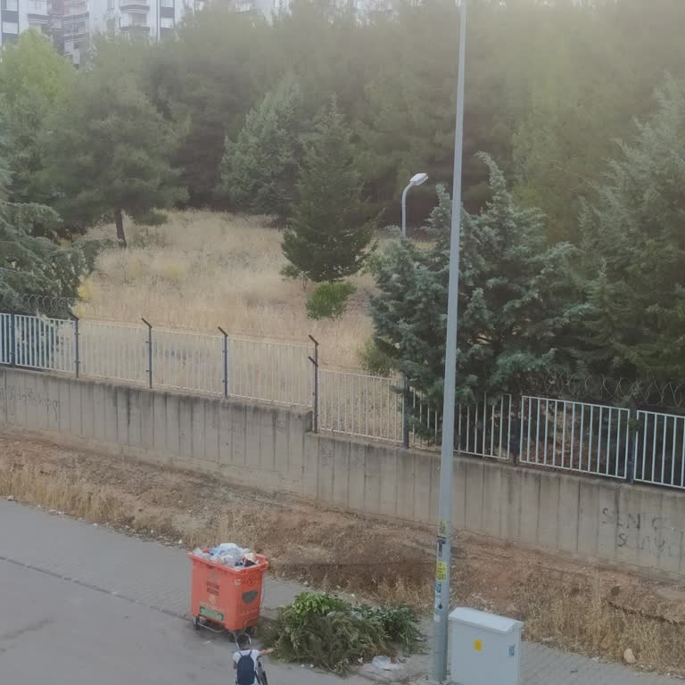 Şehitkamil Belediyesi Çöp Kovası Ve Çevre Kirliliği