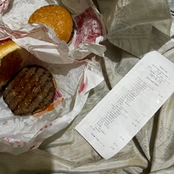 Burger King İnsanın Yiyeceği Ekmekle Dalga Geçmeyin