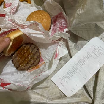 Burger King İnsanın Yiyeceği Ekmekle Dalga Geçmeyin