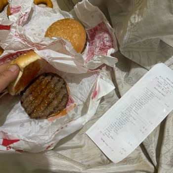 Burger King İnsanın Yiyeceği Ekmekle Dalga Geçmeyin