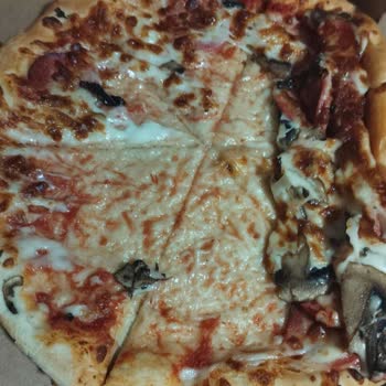Yemeksepeti Pizza Hut Gelen Hasarlı Pizza