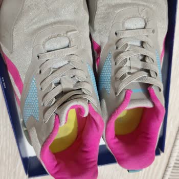 FLO Reebok Marka Ayakkabı Dış Derisi 10 Günde Deforme Oldu