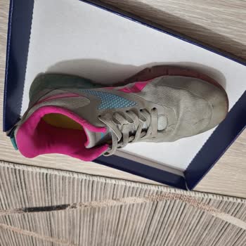 FLO Reebok Marka Ayakkabı Dış Derisi 10 Günde Deforme Oldu