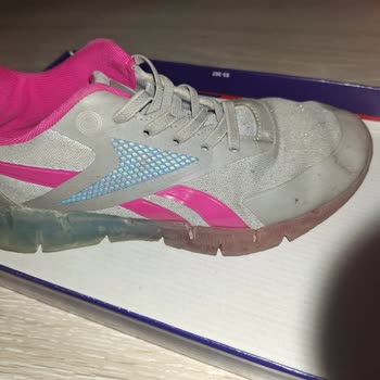 FLO Reebok Marka Ayakkabı Dış Derisi 10 Günde Deforme Oldu