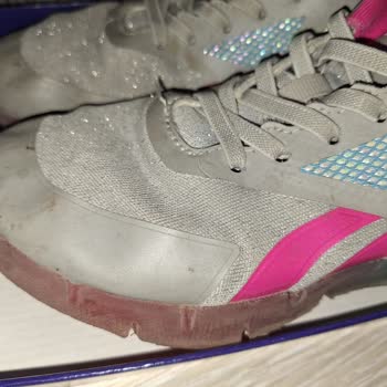 FLO Reebok Marka Ayakkabı Dış Derisi 10 Günde Deforme Oldu