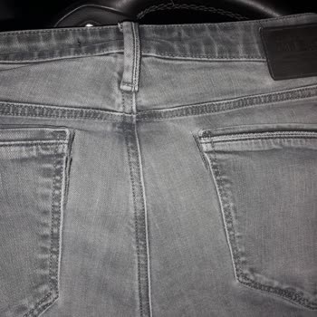 Mavi Marka Pantolonlardaki 1 Sene Sonra Kendiliğinden Çatlama