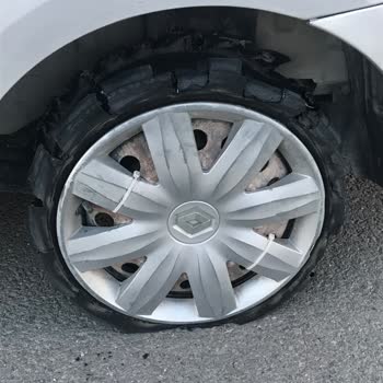 Matador Lastikleri Otoyolda Giderken, Sebepsiz Yere Lastiğim Parçalandı!