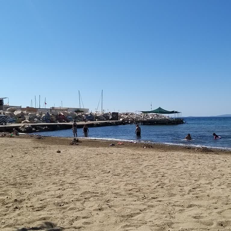 Küçükkuyu Belediyesi Kumsalda Duş Sıkıntısı