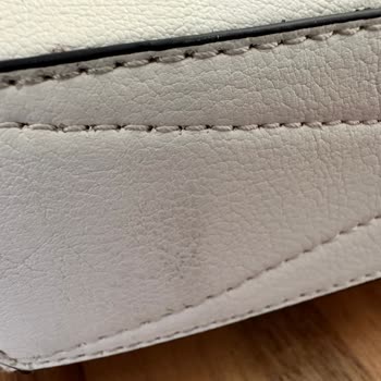 Calvin Klein Mağazada Yerlerde Sürünmüş Ürünün Boyner Tarafından Bana Gönderilmesi