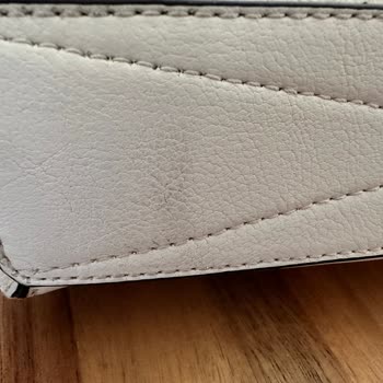 Calvin Klein Mağazada Yerlerde Sürünmüş Ürünün Boyner Tarafından Bana Gönderilmesi