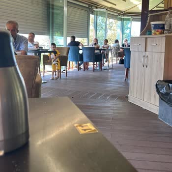 Teras Cafe & Restaurant Teras Cafe'de Soğuk Kahvaltı Ve İlgisiz Hizmet!