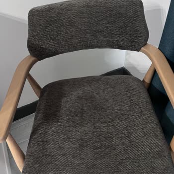 Kelebek Mobilya Seçtiğinden Farklı Kumaş Sandalye Gönderdi