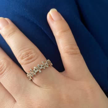 Pandora Mücevher Pandora Papatya Yüzüğümde Kararmalar Oluştu Yardımcı Olmadılar.