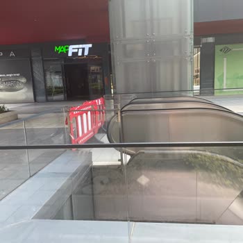 Ritim İstanbul AVM Ritim İstanbul Yürüyen Merdiven Çalışmıyor Tuvaletler Kilitli