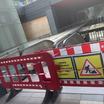 Ritim İstanbul AVM Ritim İstanbul Yürüyen Merdiven Çalışmıyor Tuvaletler Kilitli