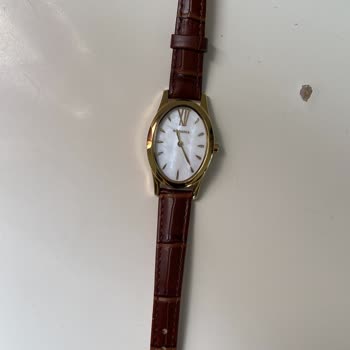 Pırlant Mağazası Pazar Malı Gibi Kordon Göndermişler 2.800 ₺ Aldığım Saate Yakışmadı.