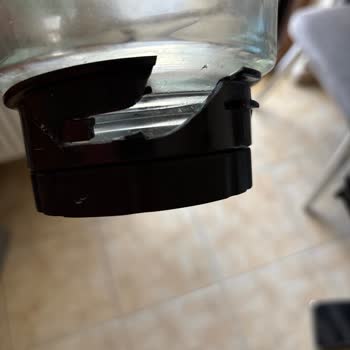 Electrolux Esb 5400bk Cam Hazne Altı Plastik Aparatın Kırık Olması.