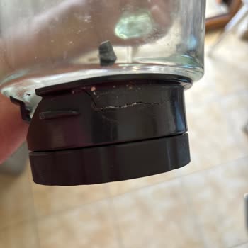 Electrolux Esb 5400bk Cam Hazne Altı Plastik Aparatın Kırık Olması.