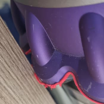Dyson Gen 5 Detect-kırmızı Plastik Süslerin Kopması, Parçalanması