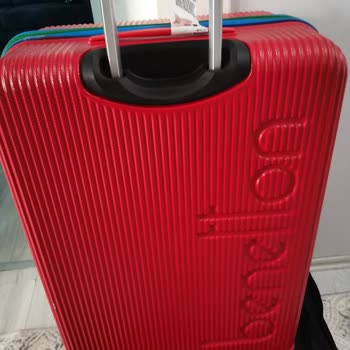 Benetton Valiz Tekeri İlk Kullanımda Kırıldı.