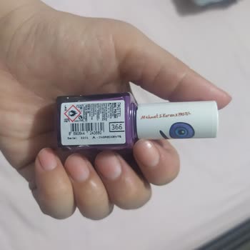 Pastel Kozmetik Pastel Oje Tırnağımda Kına Yakmış Gibi Leke Bıraktı.