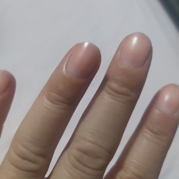 Pastel Kozmetik Pastel Oje Tırnağımda Kına Yakmış Gibi Leke Bıraktı.