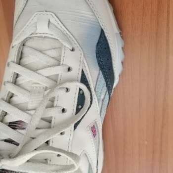 In Street Sattığı Ayakkabıların Arkasında Durmuyor