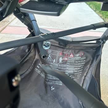 Профили рамы коляски Inglesina Trilogy сломались.