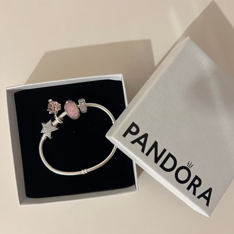 Pandora Mücevher Pandora Klips Skandalı