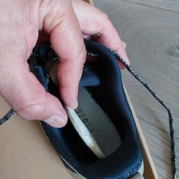 Koray Spor Sattığı Ürüne Sahip Çıkmıyor. 1 Günde Pert Olan Ayakkabı.