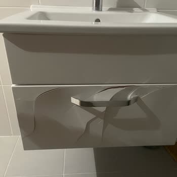 Vitra Banyo Dolap Kapağı Kaplaması Patlamış!