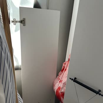 Adore Mobilya'dan Aldığım Dolabın Kalitesizliği Ve Kırık Kapak Sorunu