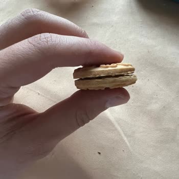 Torku Kremalı Bisküvide Krema Yok