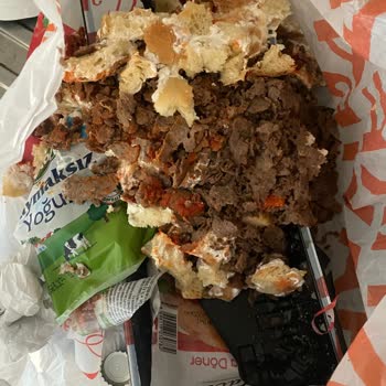 A101 Baştacı Et Döner Kokuyordu. Paranızı Çöpe Atarsınız
