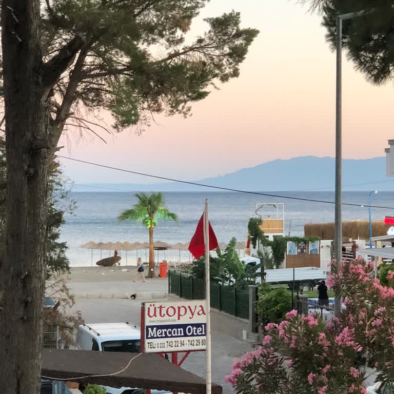 Seferihisar Belediyesi Halka Ait Plaj Belediyenizin Düzenlemesine Karşın İşgal Var