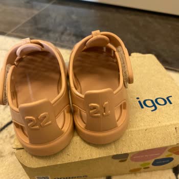 Boyner Uygulaması Numaraları Farklı Sandalet Gönderdi