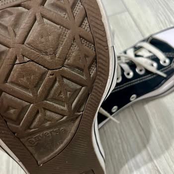 Converse Alttan Yarılma Şikayeti