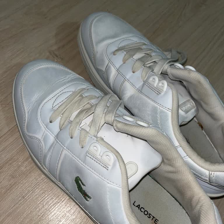 Lacoste Ayakkabının Derisi Soyuldu