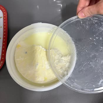 Tire Süt Tire Marka Yoğurt STT Tarihine Çok Olmasına Rağmen Küflendi!